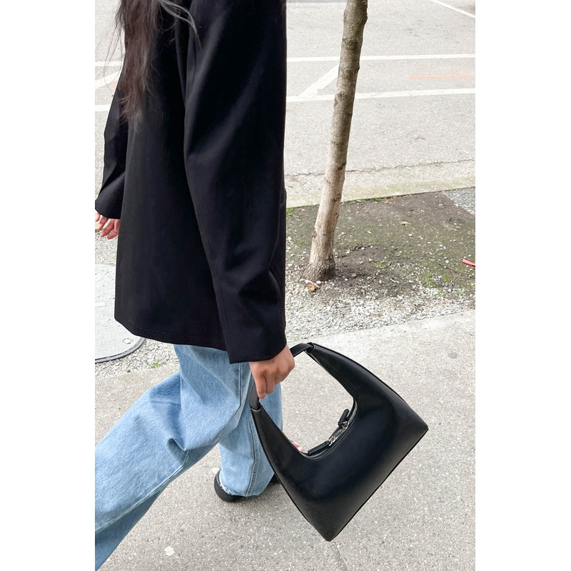 HIGH ZIPPER SHOULDER BAG Black One Size