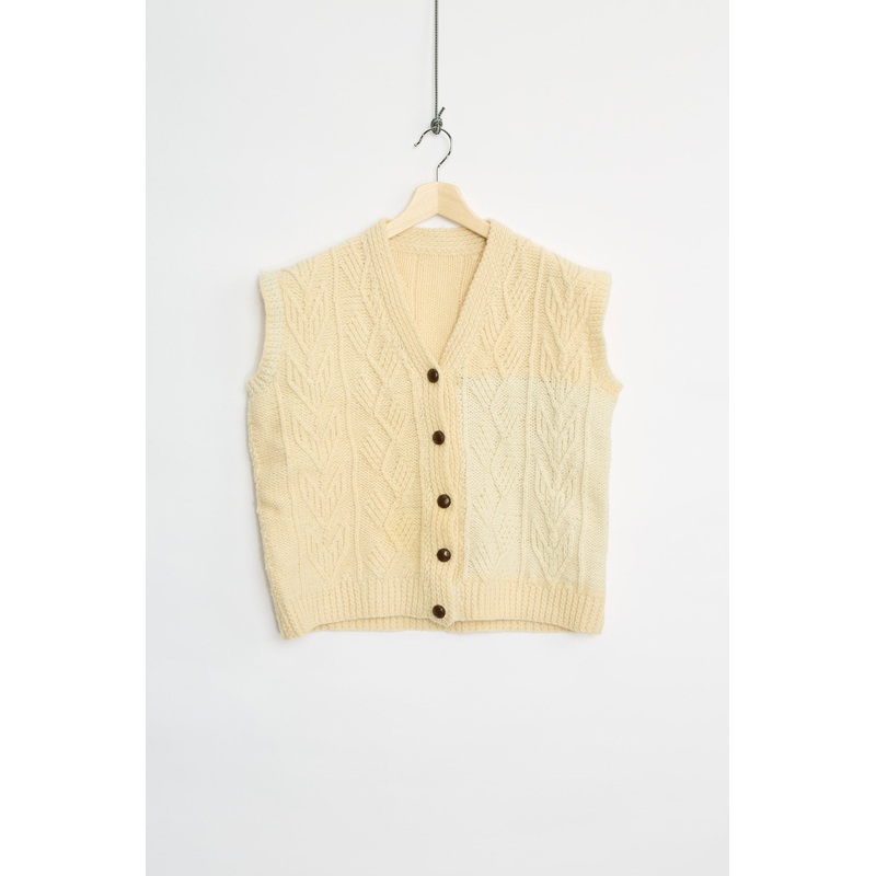 Home-knitted cable-knit vest (L) L