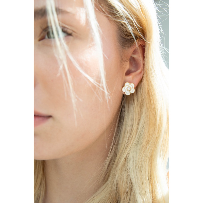 FLOWER EARRING WITH PEARL White One Size