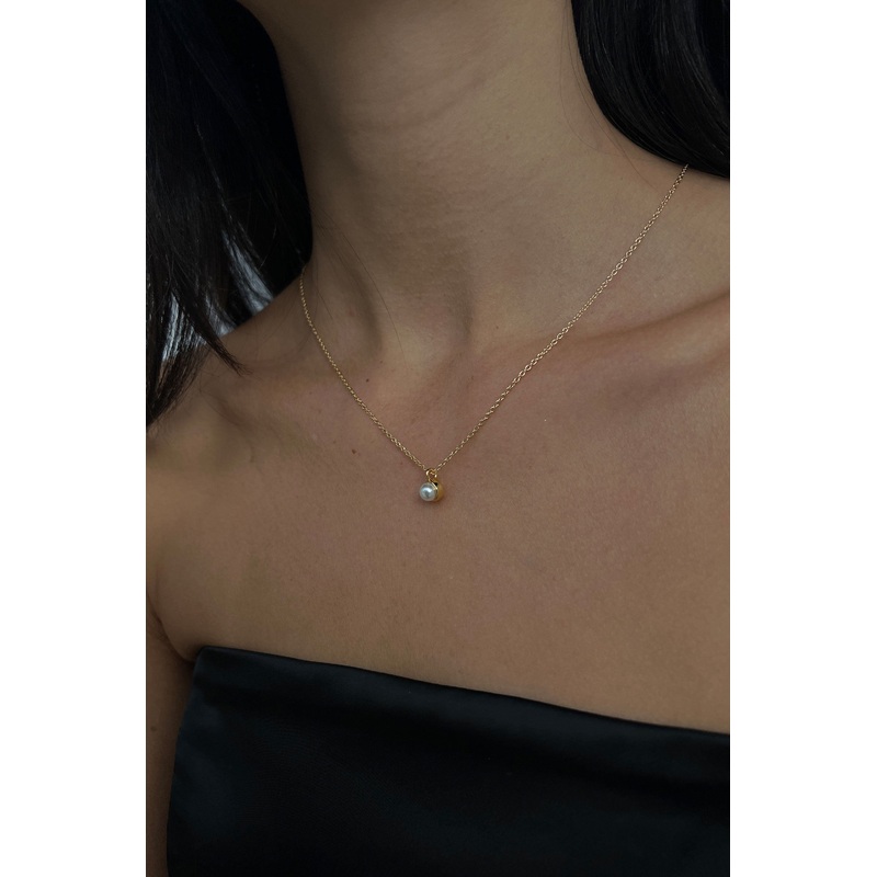 CURB CHAIN NECKLACE WITH PEARL PENDANT Gold One Size