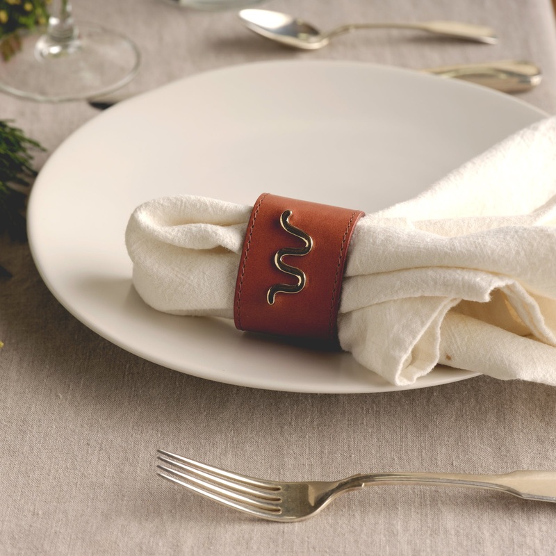 Brass W Napkin Rings – set of 4 Brown