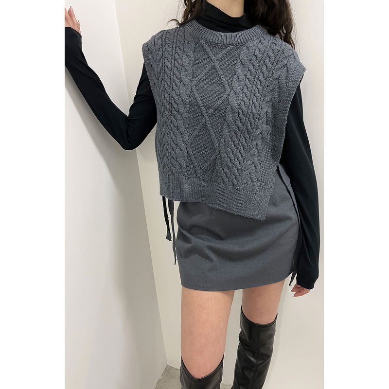 CABLE KNIT SWEATER VEST Charcoal Small