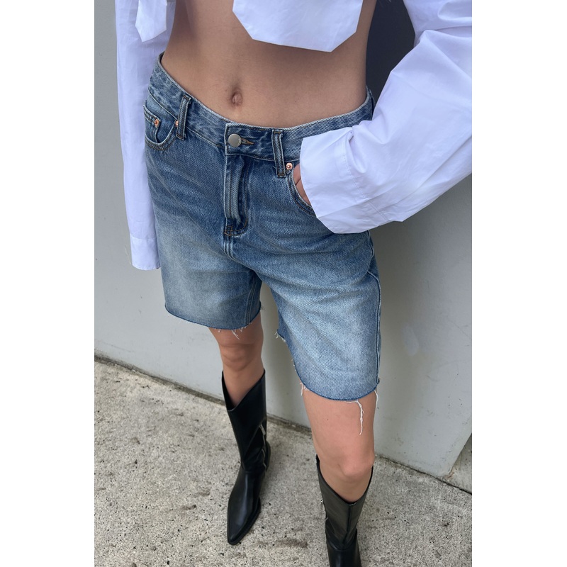 BERMUDA JEAN SHORT Medium Wash 25