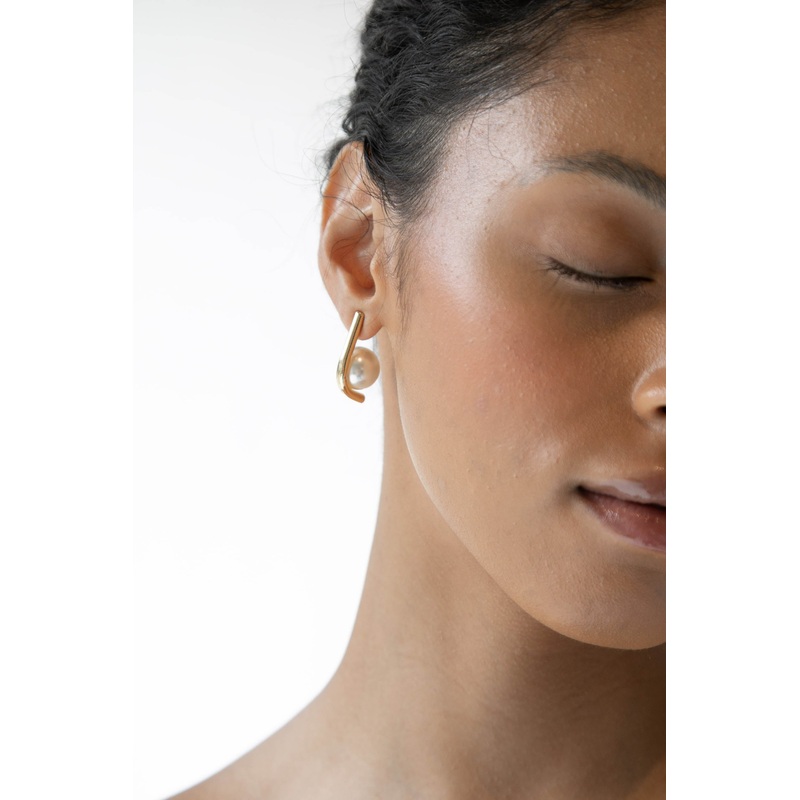 ABSTRACT PEARL EARRING Gold One Size