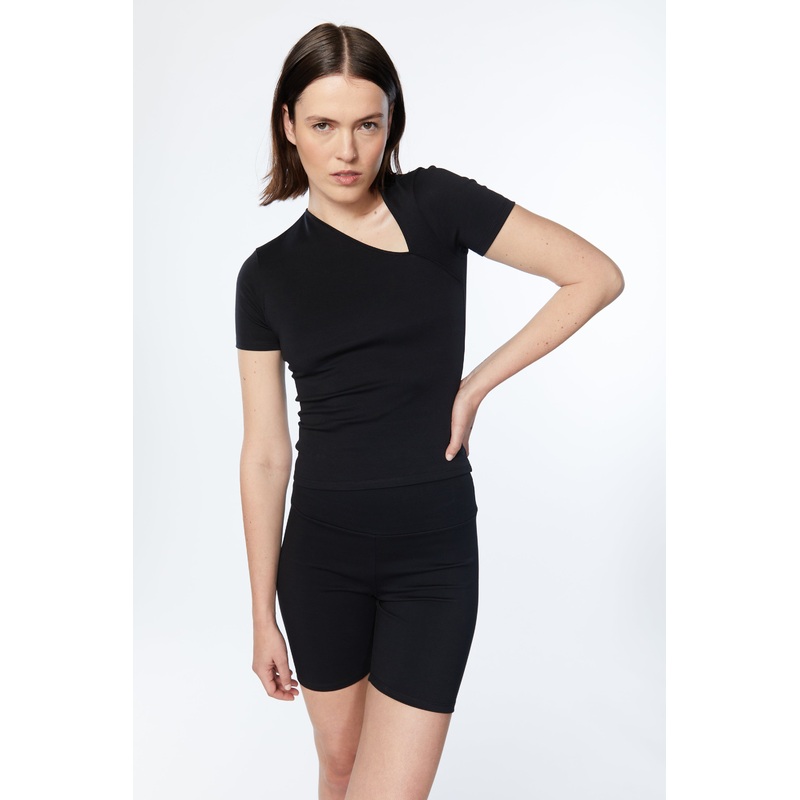 ASYMMETRICAL NECK TEE Black Double Extra Small