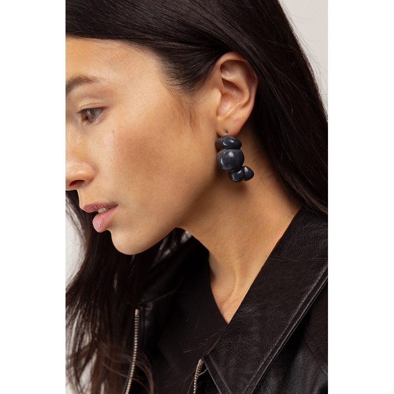 C SHAPE EARRING Charcoal One Size