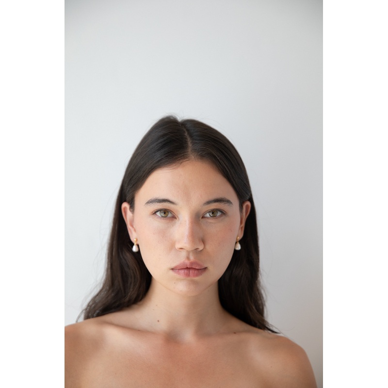 PEARL DROP STUDS Gold One Size