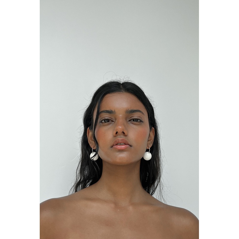 HOOP EARRING WITH SPHERE Ivory One Size