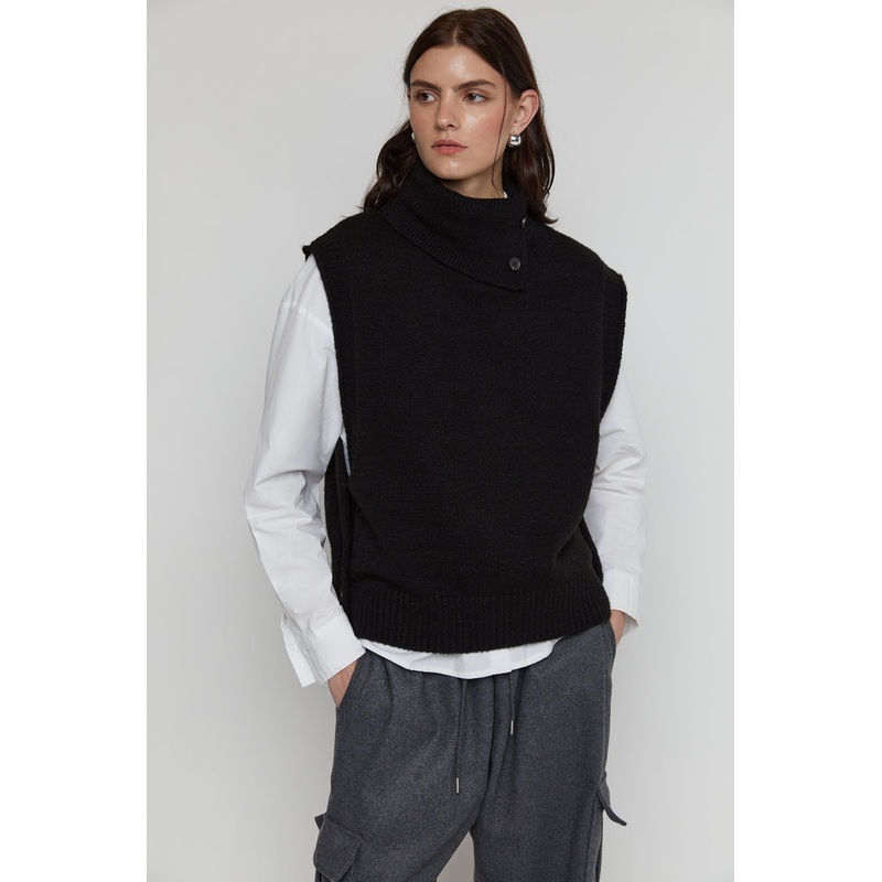 TURTLENECK VEST WITH SIDE BUTTONS Black Small